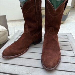 Tecovas men’s 9 1/2 chocolate brown suede boots.